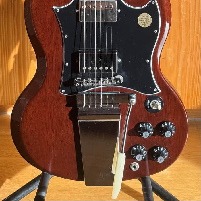 Gibson Angus Young Signature SG Maestro Vibrola Ag...