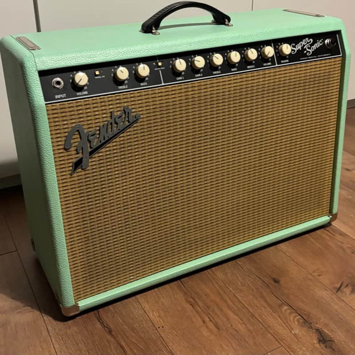 Fender Super-Sonic 22 FSR Limited Edition 2-Channel 22-Wa...