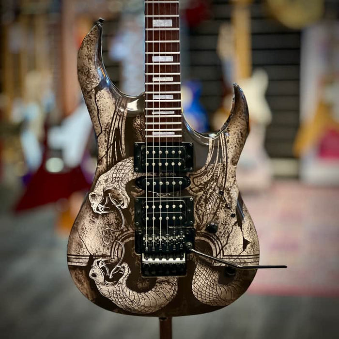 Dean 2010s Dean Michael Batio MAB4 Gauntlet Snakes Graphic
