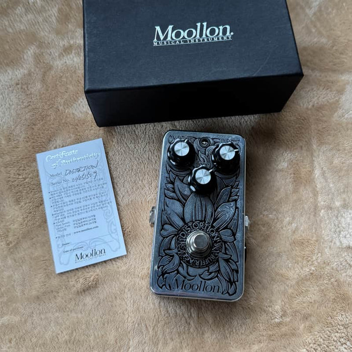 Moollon Distortion Silver