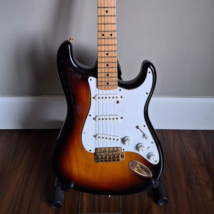 Fender Deluxe Players Stratocaster with Maple Fret...