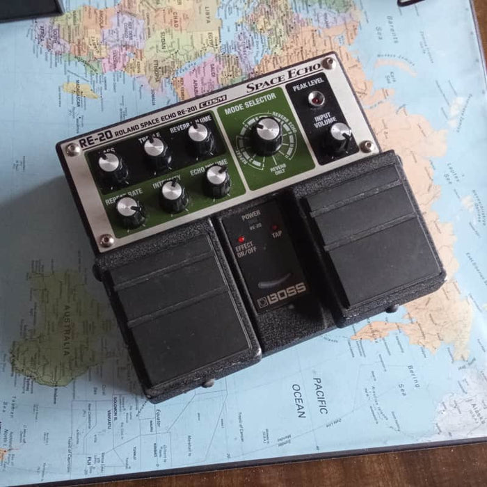 Boss RE-20 Space Echo Green