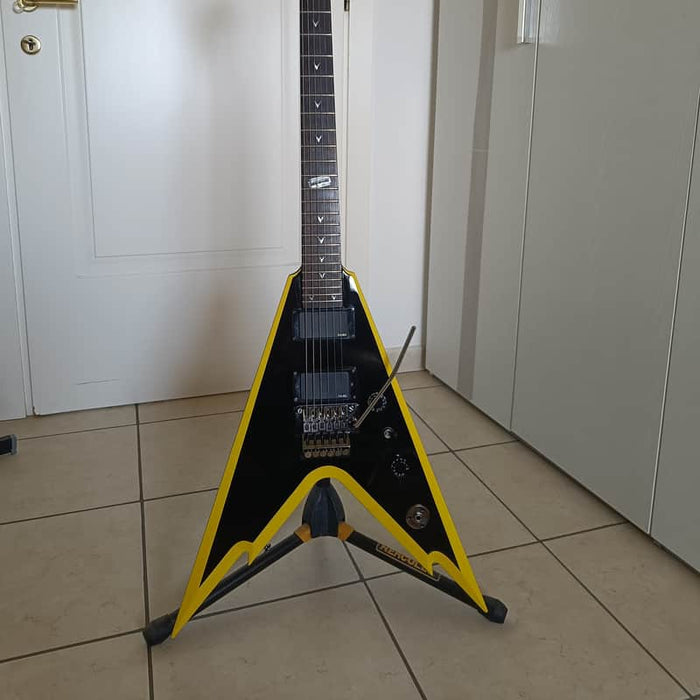 Dean Razorback V 255 Black with Yellow Bewels
