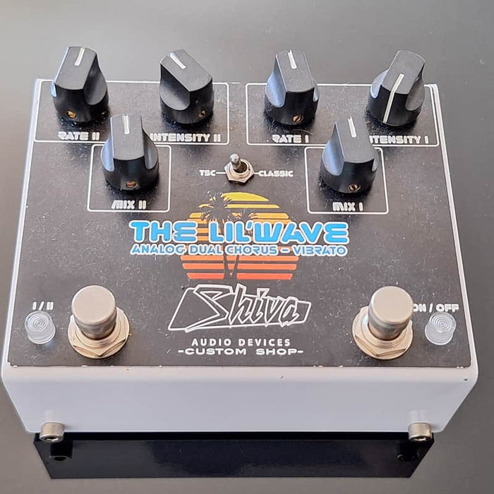 Shiva 2010's Shiva The Lil'Wave analog dual chorus - vibrato White