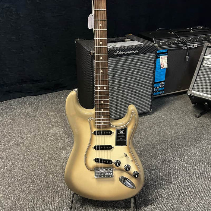 Fender 70th Anniversary Vintera II Stratocaster...