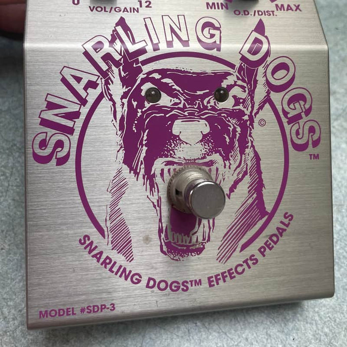 Snarling Dogs Fuzz Buzz Silver