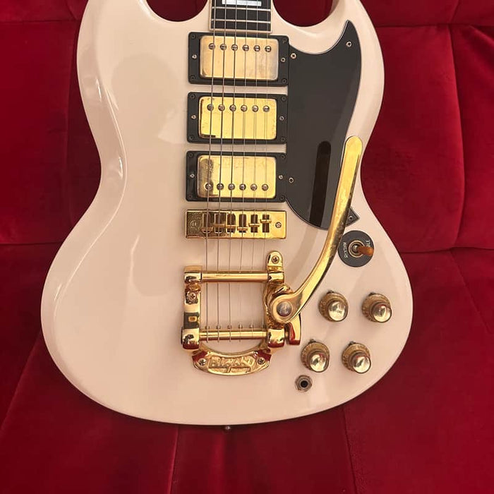 Gibson SG Custom with Bigsby Vibrato White