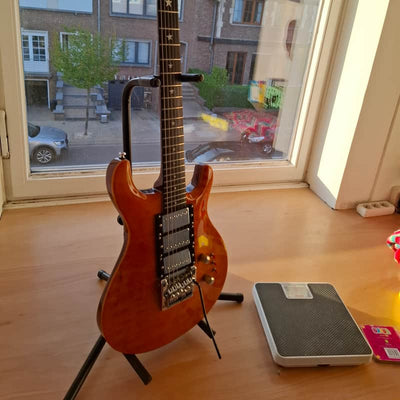 Hohner Hohner 80s Hohner Professional SG Lion Rare 3-Humbucker Edition Wood B-Stock - Offerta BSTOCK
