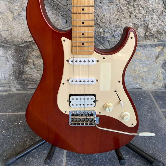 Yamaha Pacifica 112M Natural Walnut Finish