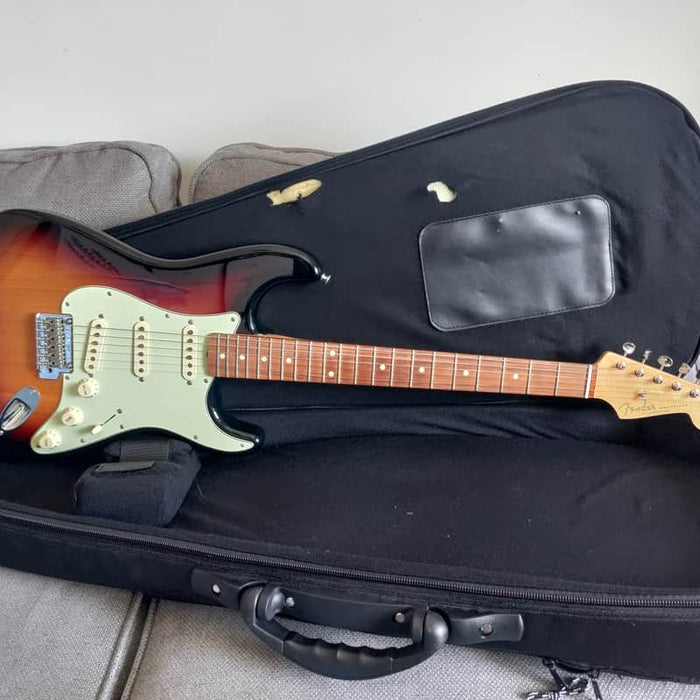 Fender Classic Player '60s Stratocaster with Pau Ferro Fr...