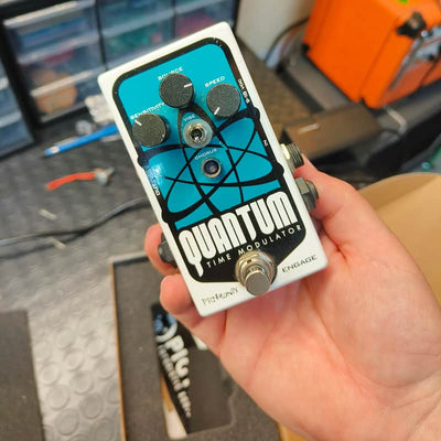 Pigtronix Pigtronix Quantum Time Modulator White B-Stock - Offerta BSTOCK