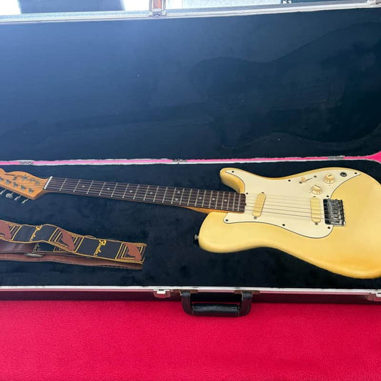 Fender Fender Bullet Deluxe with Rosewood Fretboard Ivory - Reverb