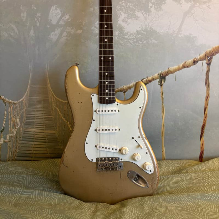 Fender Stratocaster Shoreline Gold