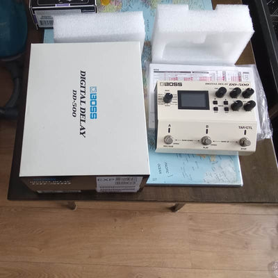 Boss Boss DD-500 Delay White B-Stock - Offerta BSTOCK
