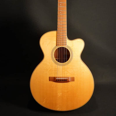 Striebel Guitars Striebel Guitars Masterbuilt RS Cutaway Spruce / Plum Dome... B-Stock - Offerta BSTOCK