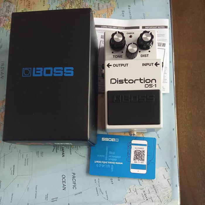 Boss DS-1-WH Distortion Metallic White