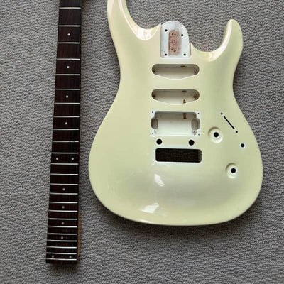 Aria Aria 90's Aria magna series vintage white B-Stock - Offerta BSTOCK