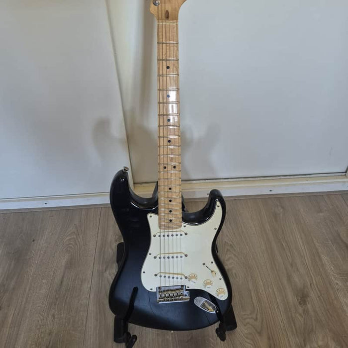 Fender American Standard Stratocaster with Maple Fretboar...