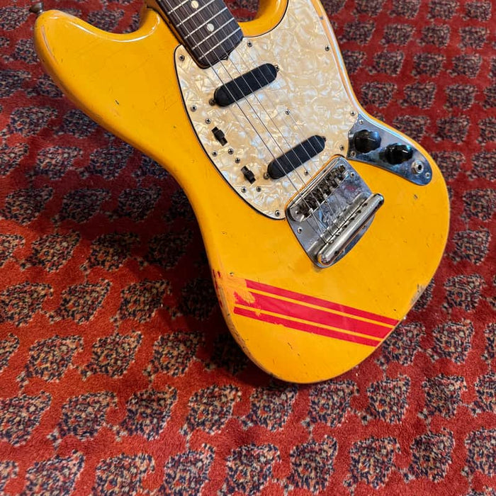 Fender Mustang Guitar with Rosewood Fretboard Comp...
