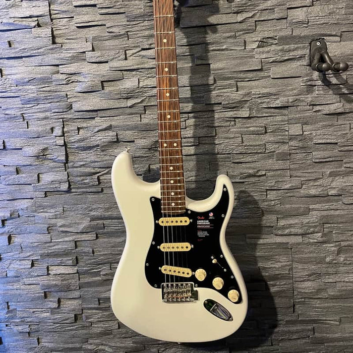 Fender American Performer Stratocaster with Ros...
