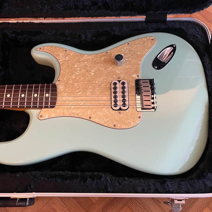 Fender Tom DeLonge Artist Series Signature Stratoc...