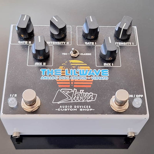 Shiva Shiva 2010's Shiva The Lil'Wave analog dual chorus - vibrato White - Reverb