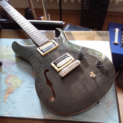 PRS PRS SE Custom 22 Semi-Hollow Gray Black B-Stock - Offerta BSTOCK
