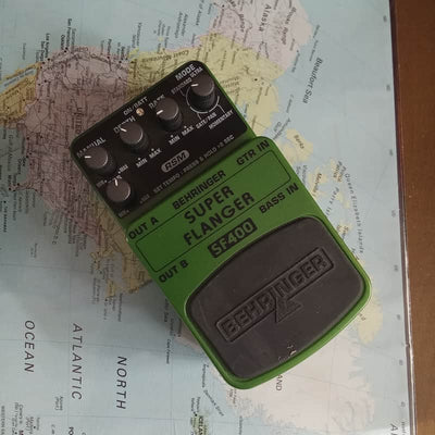 Behringer Behringer 2010s Behringer SF400 Super Flanger Green B-Stock - Offerta BSTOCK