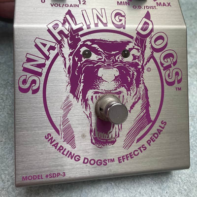 Snarling Dogs Fuzz Buzz Silver