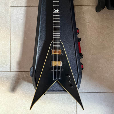 B.C. Rich B.C. Rich IT Jr. V Matte black with yellowi... B-Stock - Offerta BSTOCK